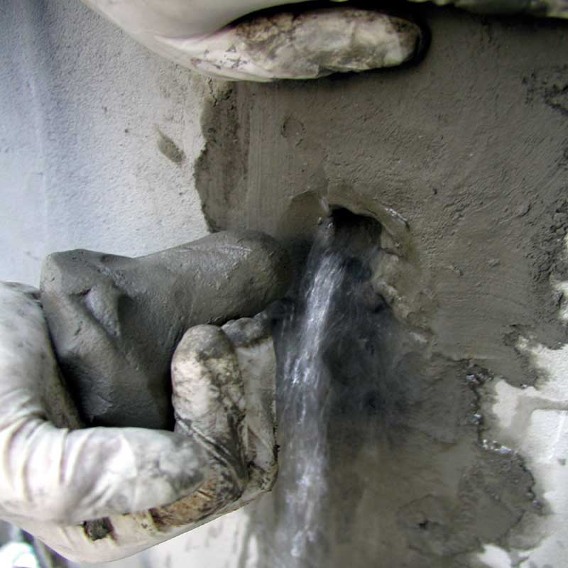 Ликвидация напорных течей бетона гидропломбой